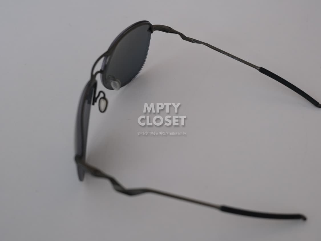 오클리 테일핀 Carbon / 그레이 편광 보잉선글라스 상품이미지5