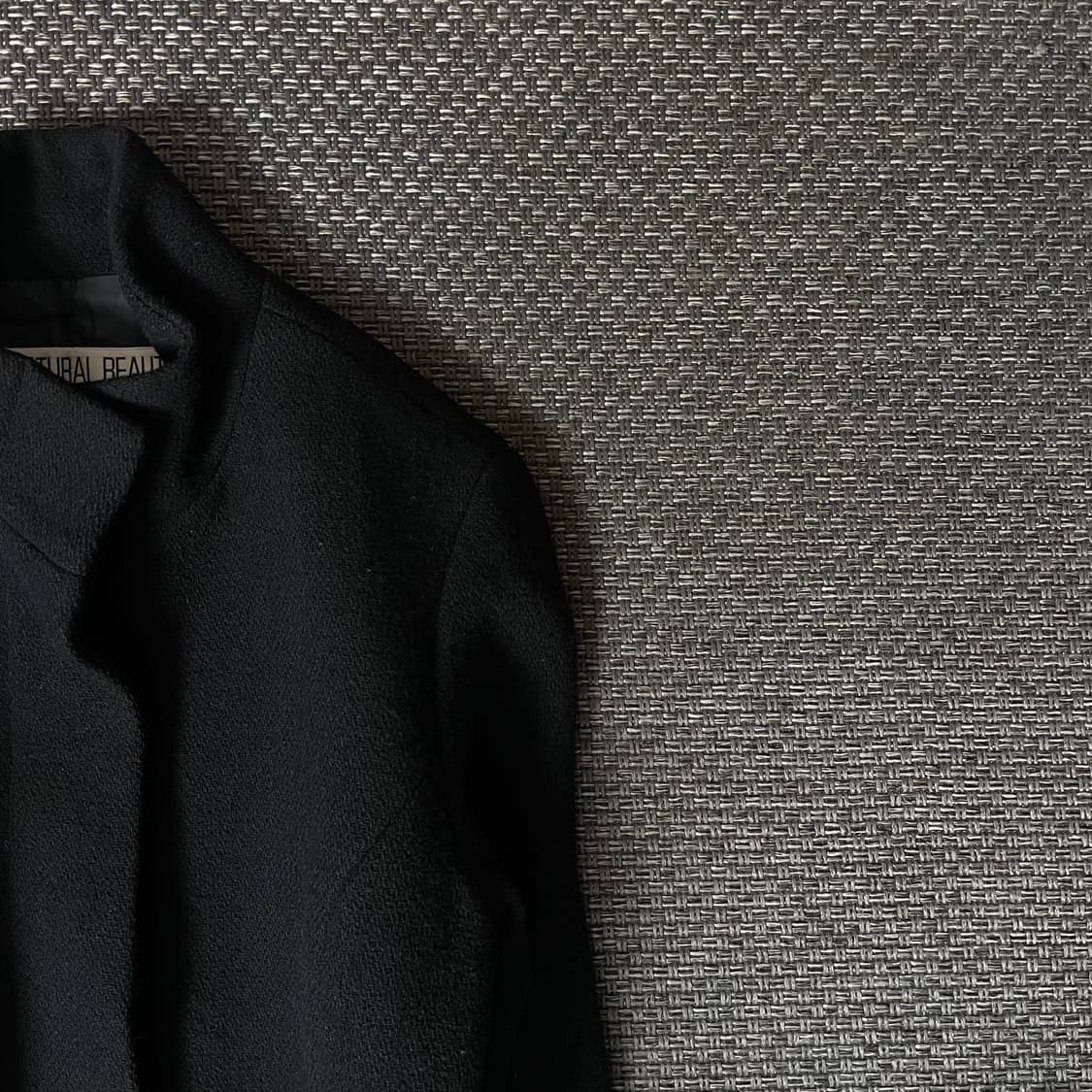 내추럴뷰티베이직 블랙 히든버튼 벨트 코트 4 상품이미지3
