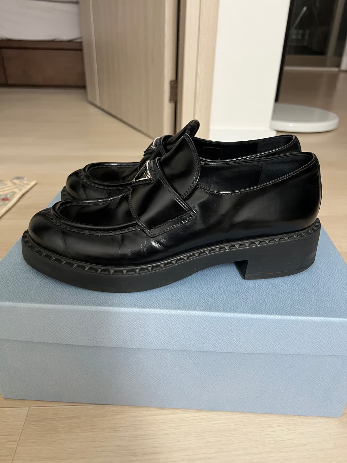 [uk38.5]프라다 브러시드 로퍼 상품이미지7