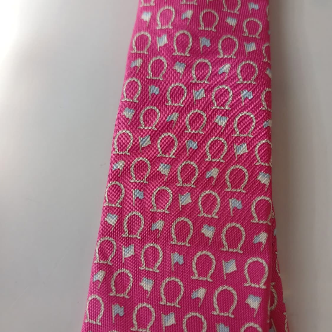 페라가모 실크 핑크 간치니&깃발 넥타이 8.7cm A~B등급 A18832 상품이미지8