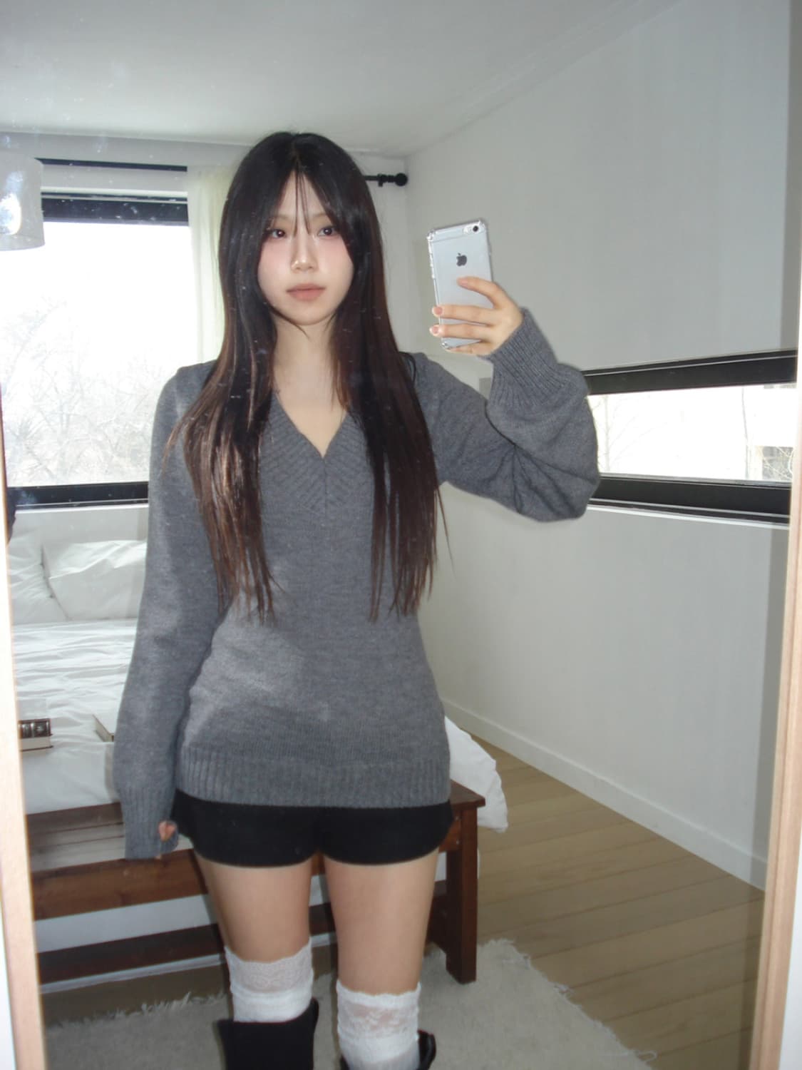 브이넥 니트(그레이) 상품이미지4