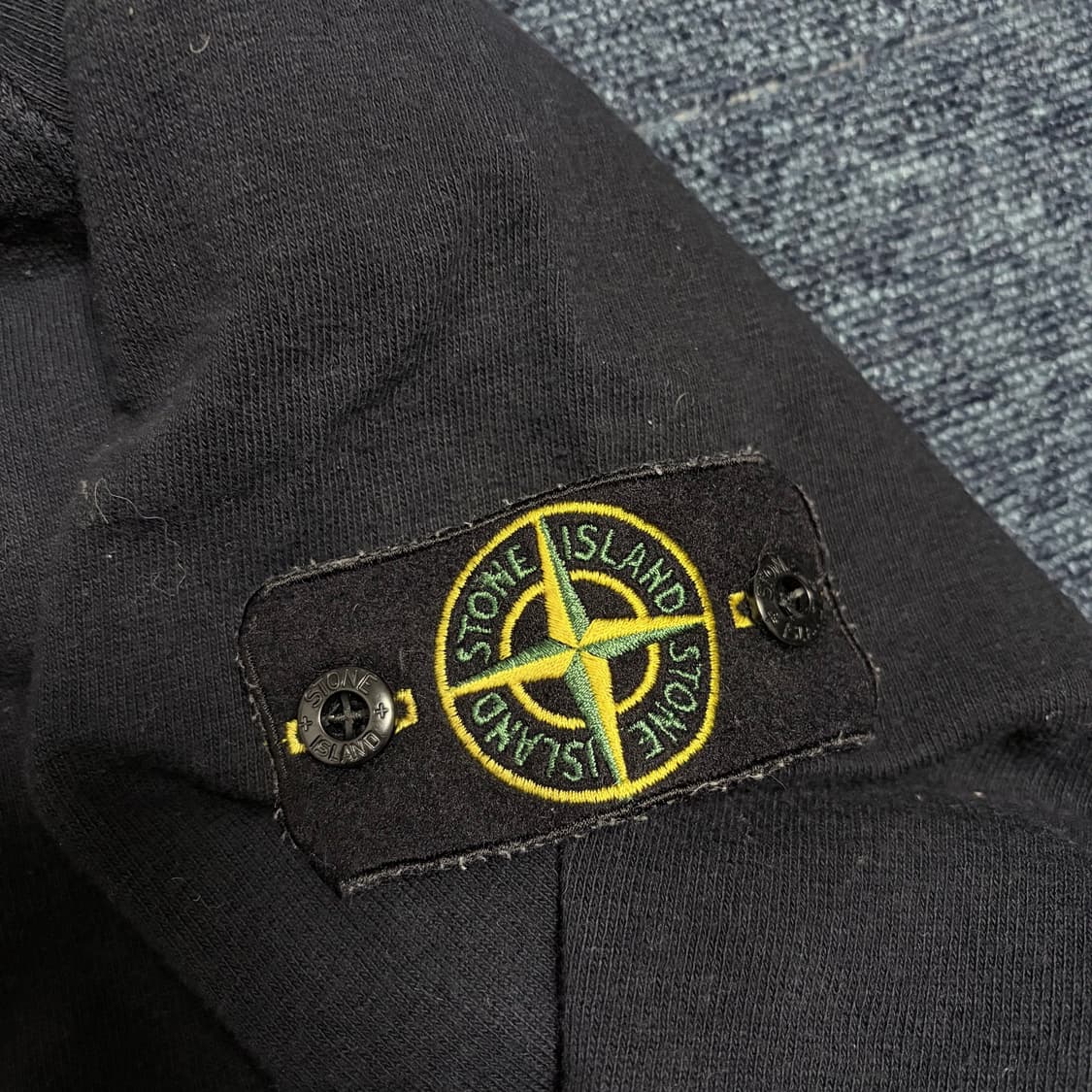 스톤아일랜드 와펜 맨투맨 블랙 상품이미지5