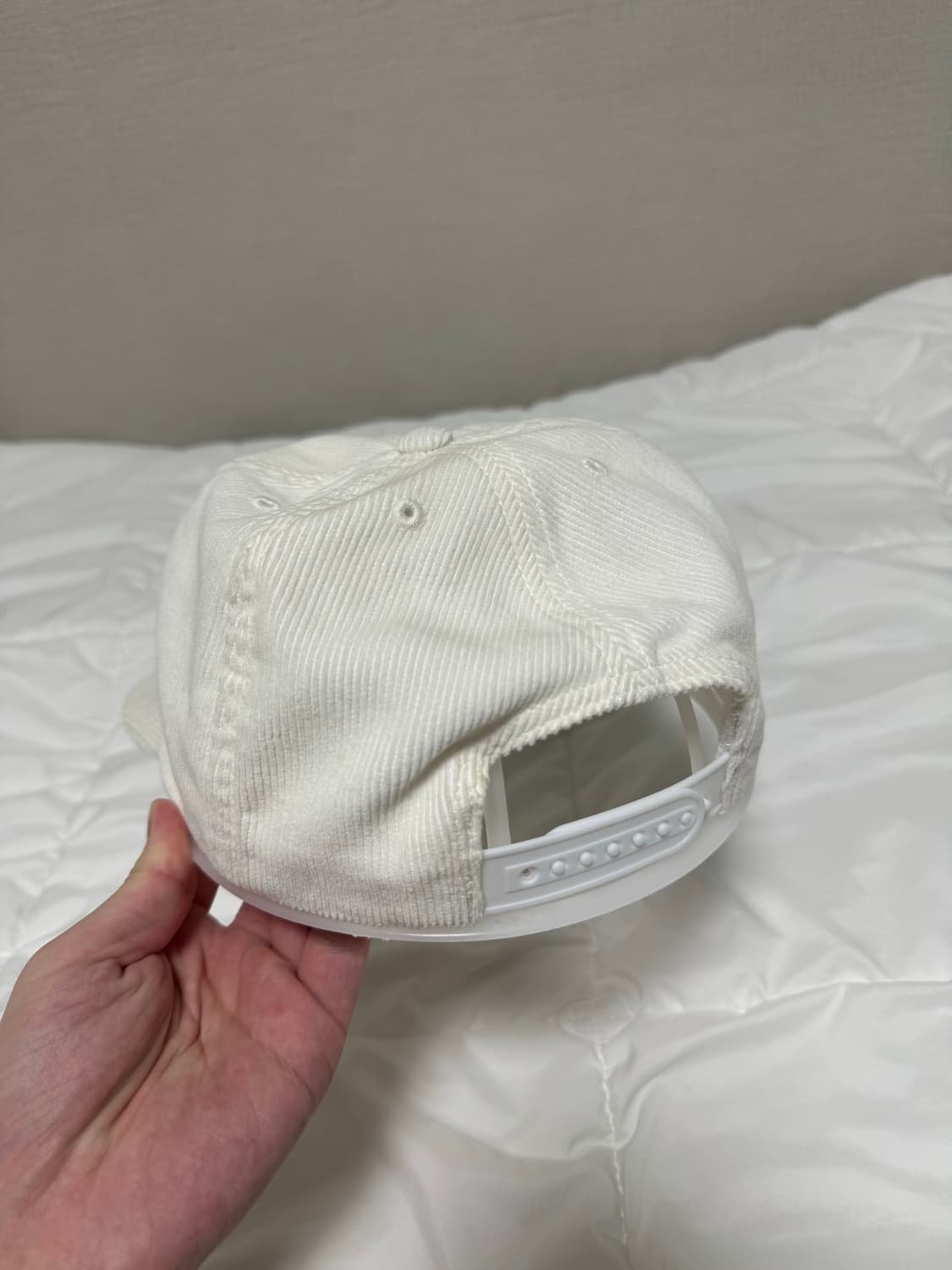 슈프림 supreme 화이트 골덴 캡 판매합니다. 상품이미지3