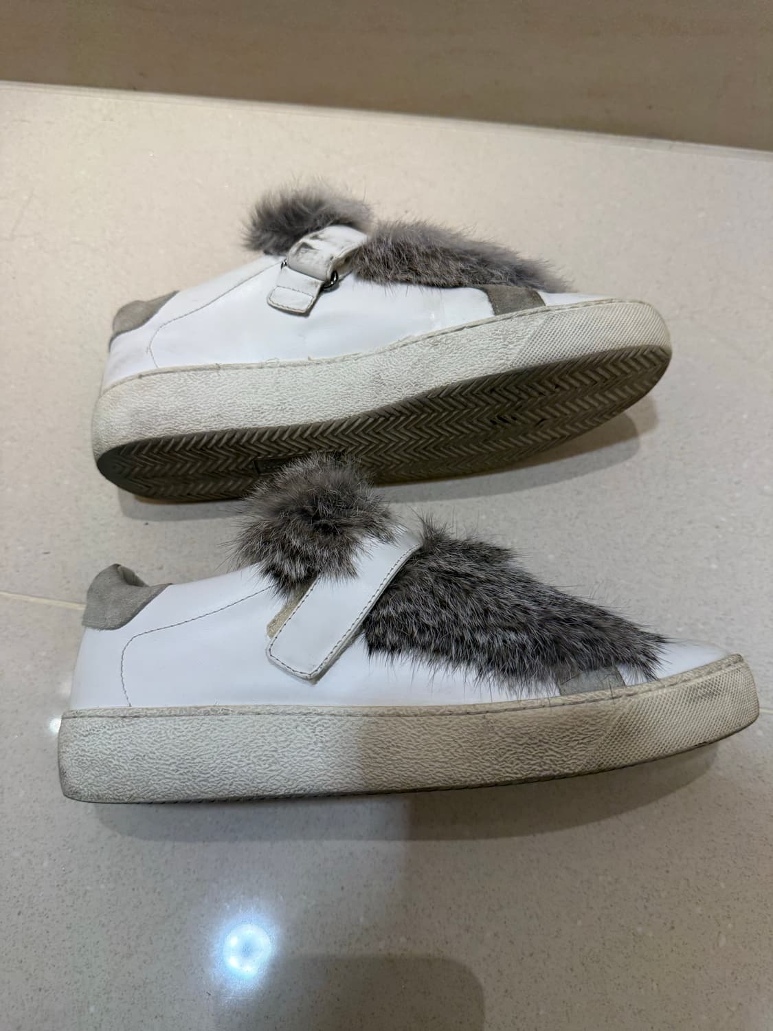 몽클레어 퍼 스니커즈 240 운동화 털신발 패딩 신발 꼼데가르송 골든구스 상품이미지5