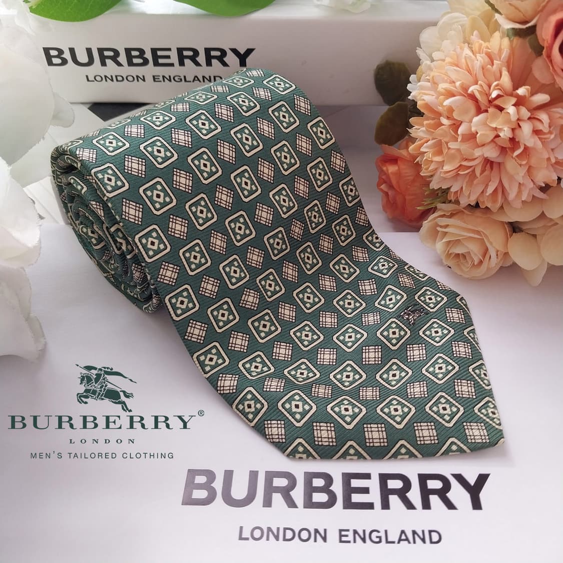버버리 실크 그린 기하 패턴 넥타이 9.7cm A+등급 K1862
 상품이미지1