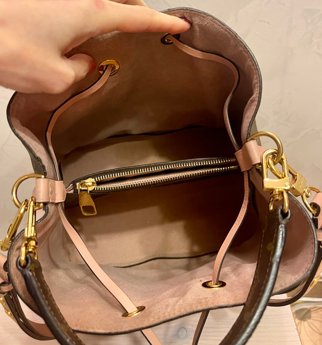 루이비통 Louis Vuitton 네오노에 MM 모노그램 로즈파우더 상품이미지3