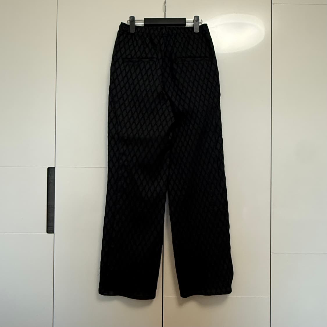 44 앤더슨벨 마케니 자카드 트랙 팬츠 블랙 상품이미지2