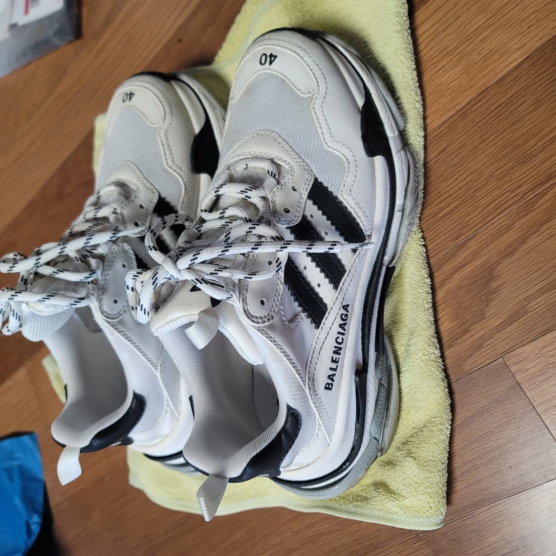 발렌시아가 아디다스 콜라보 스니커즈 상품이미지1