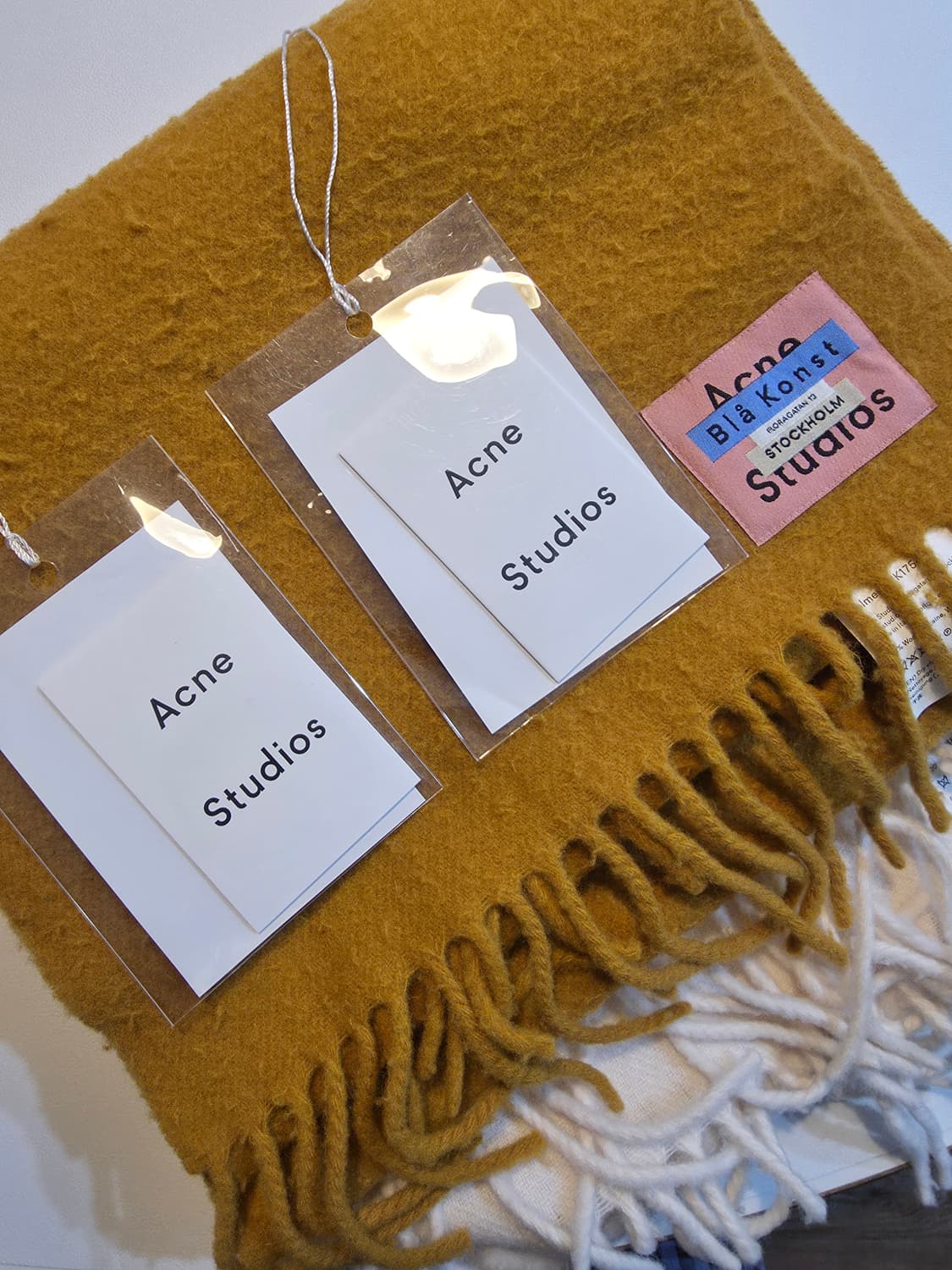 아크네 스튜디오 크림컬러 울 머플러 새제품 판매합니다 상품이미지4