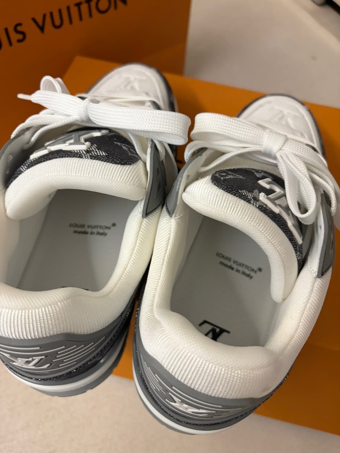 루이비통 LV트레이너 스니커즈 255새상품 상품이미지4