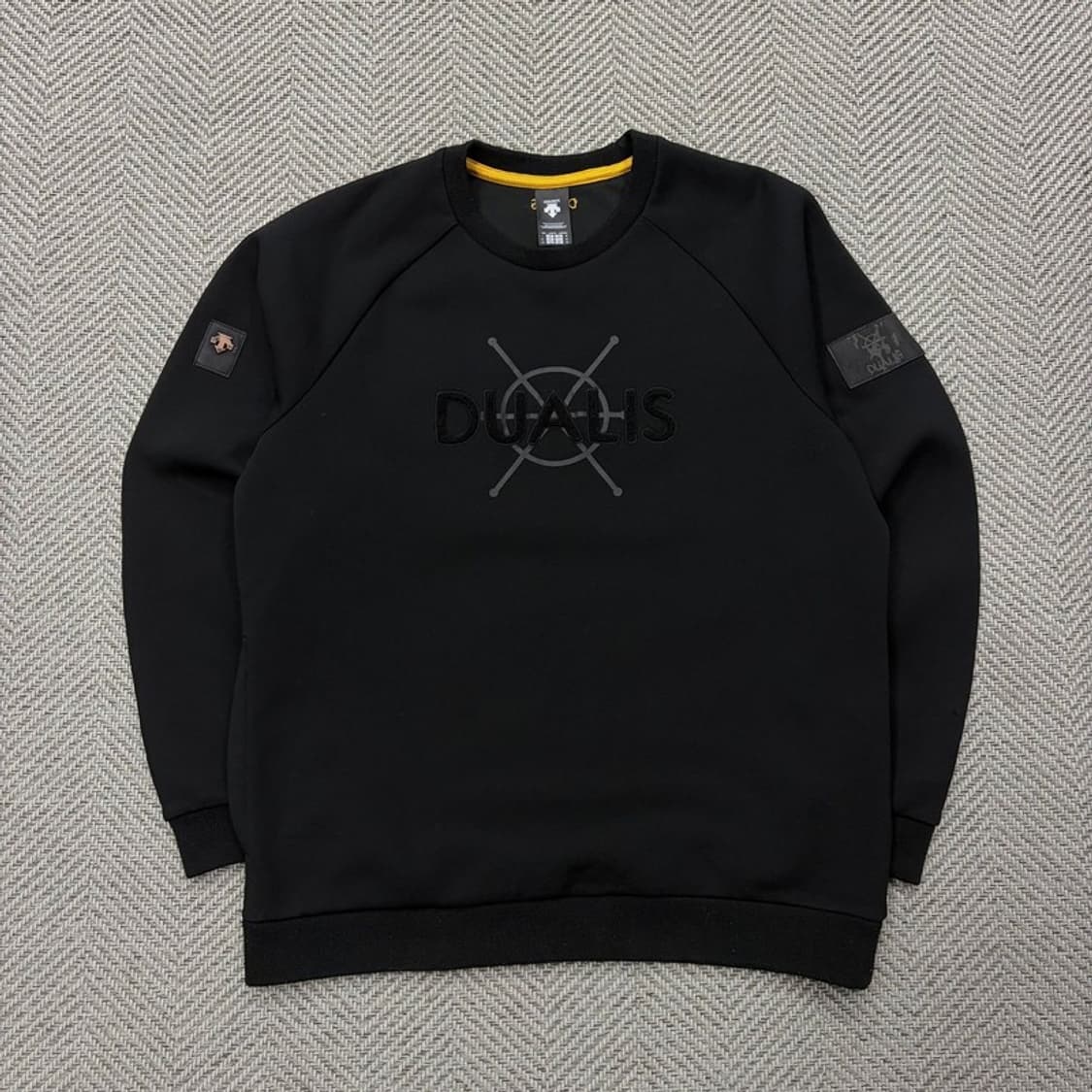 데상트 베이직 맨투맨 v2412 상품이미지1