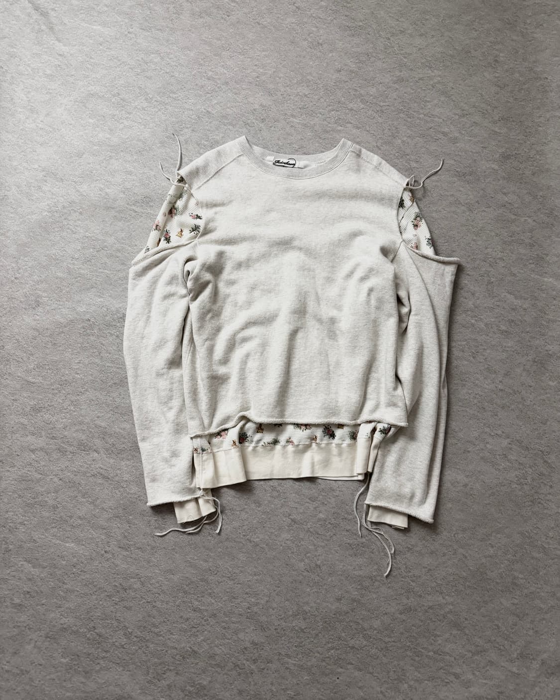 미도리카와 플로럴 레이어드 컷아웃 스웻셔츠 상품이미지1