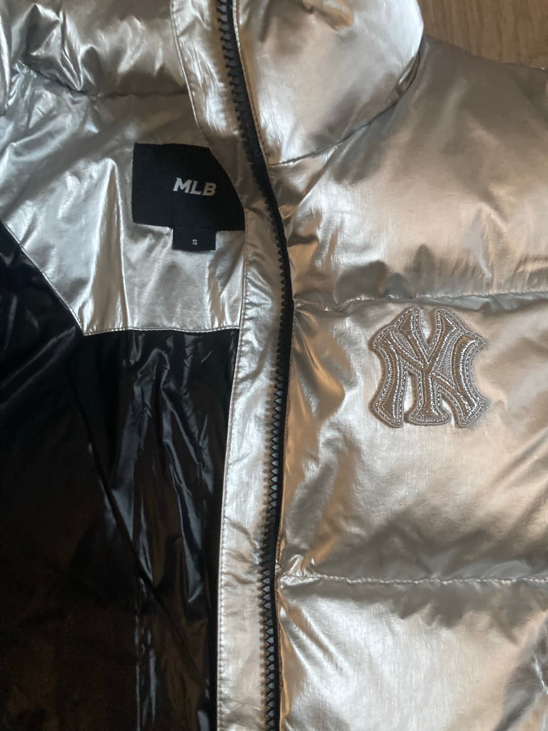 MLB 뉴욕 양키스 실버 푸퍼 패딩 덕다운 상품이미지6