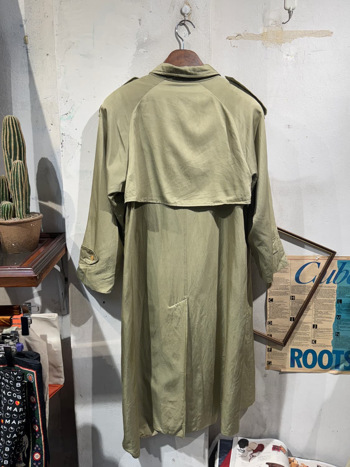 Burberry khaki glossy trench coat 상품이미지2