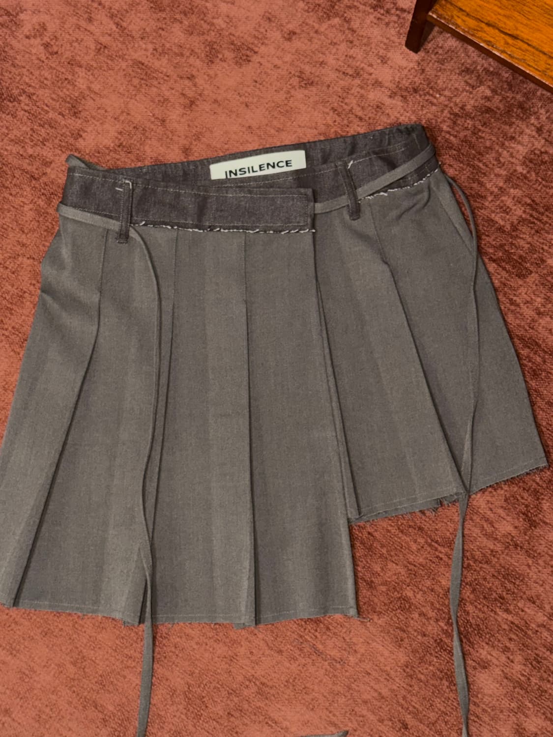 [인사일런스 우먼] 컷오프 플리츠 랩스커트 브라운 상품이미지3