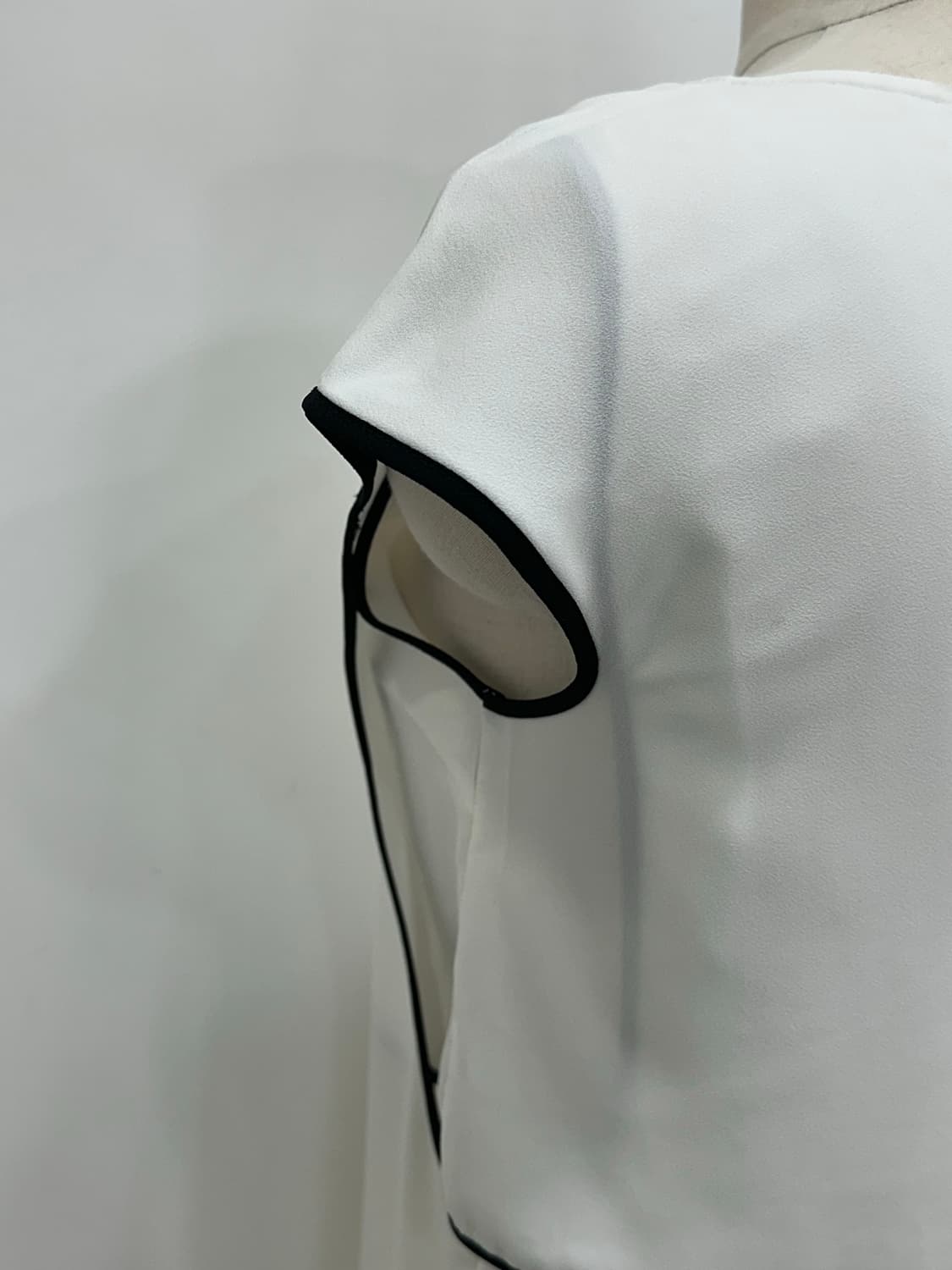오즈세컨 민소매 블라우스 상품이미지4