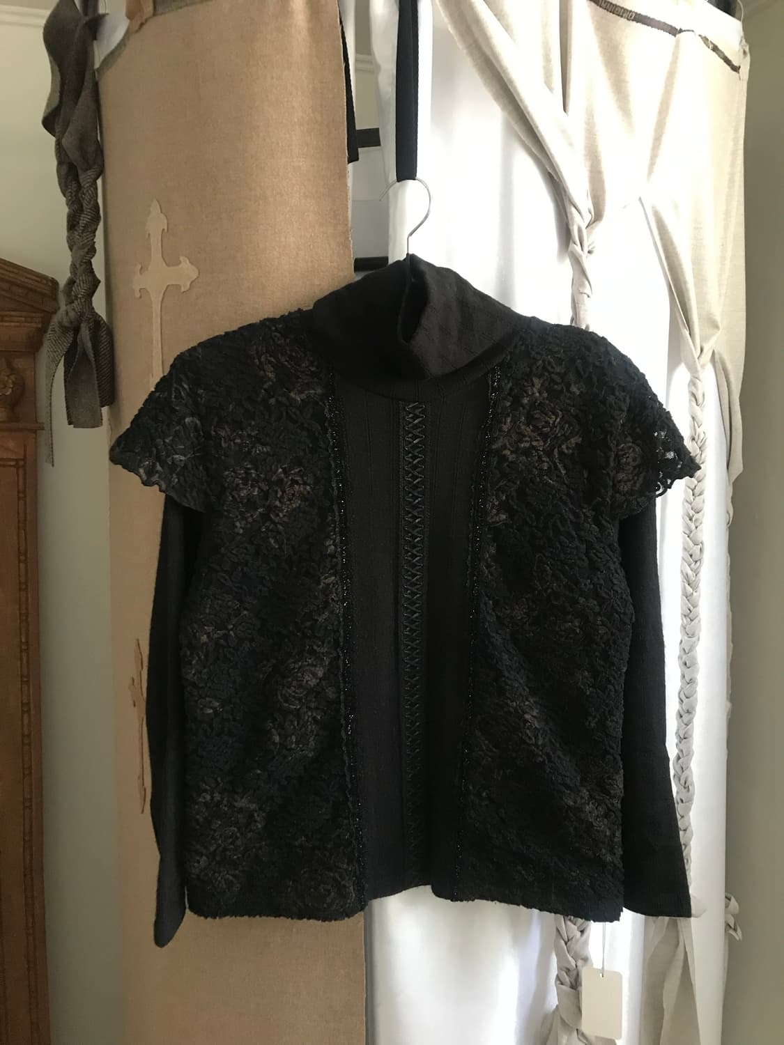 vintage pattern turtle neck top 상품이미지1