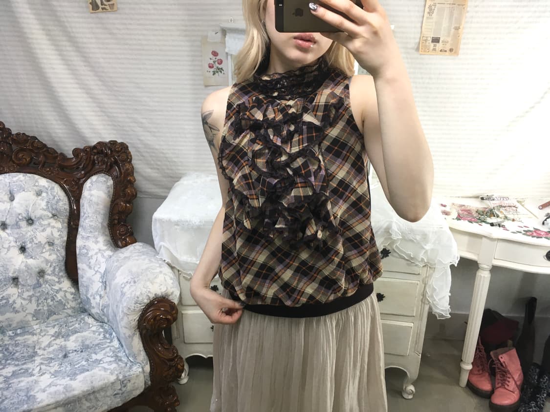 액시즈팜 로걀 체크 러플 블라우스 상품이미지1