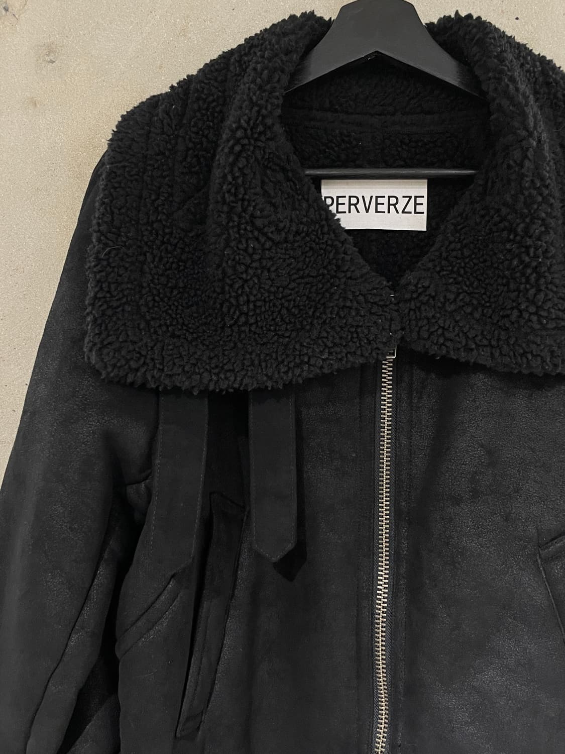 퍼버즈 블랙 와이드 카라 무톤 무스탕 상품이미지2