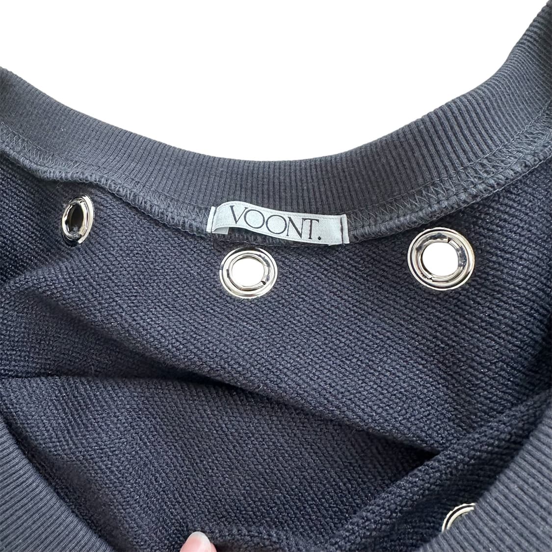 분트 Unbalance Stud Sweatshirt  상품이미지3