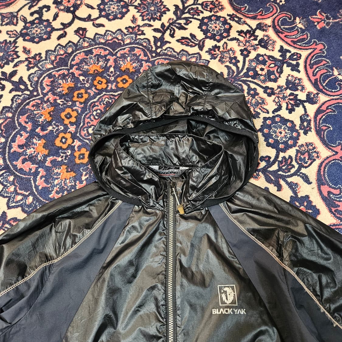 블랙야크 초경량 유광 후드 바람막이 95 상품이미지2