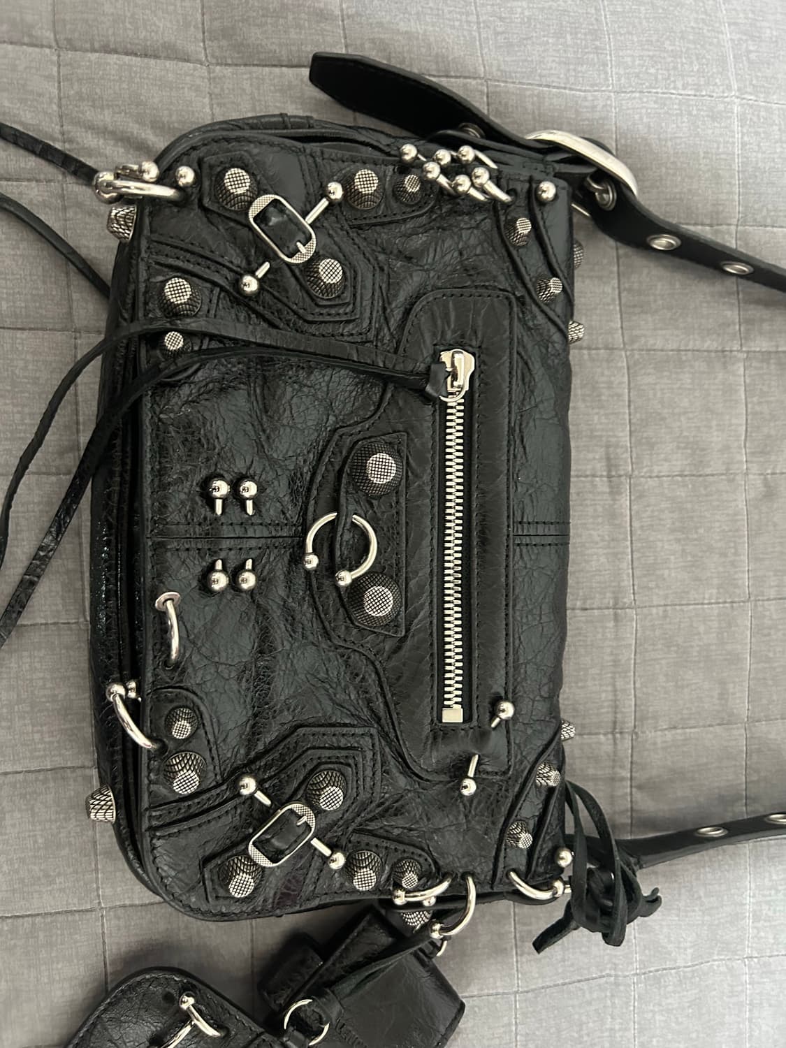 [XS] 발렌시아가 르카골 피어싱 플랩백 상품이미지4