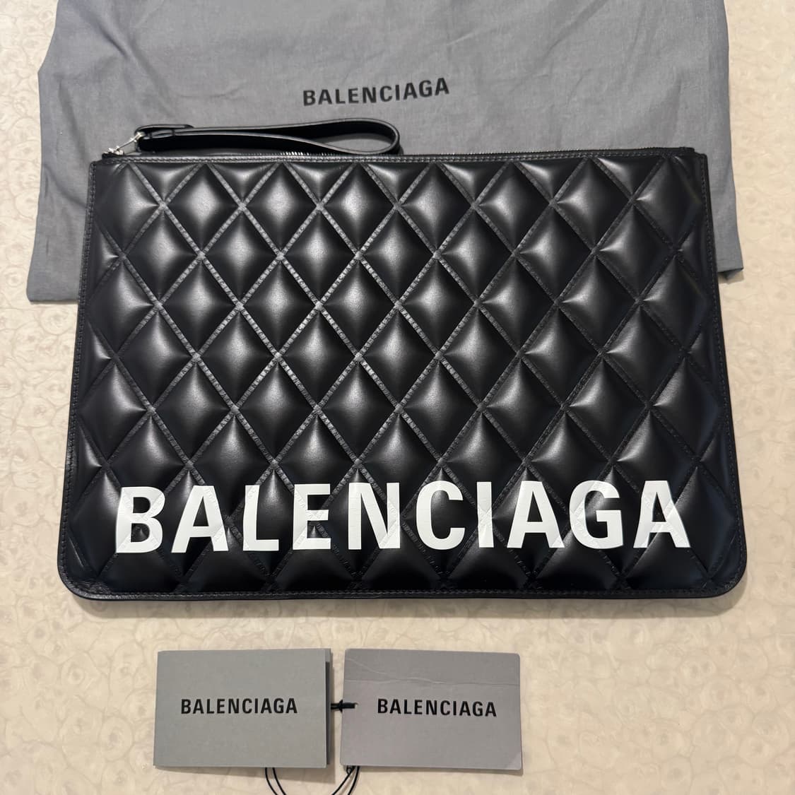 (새상품급) 발렌시아가 퀄팅 레더 클러치 블랙 상품이미지1