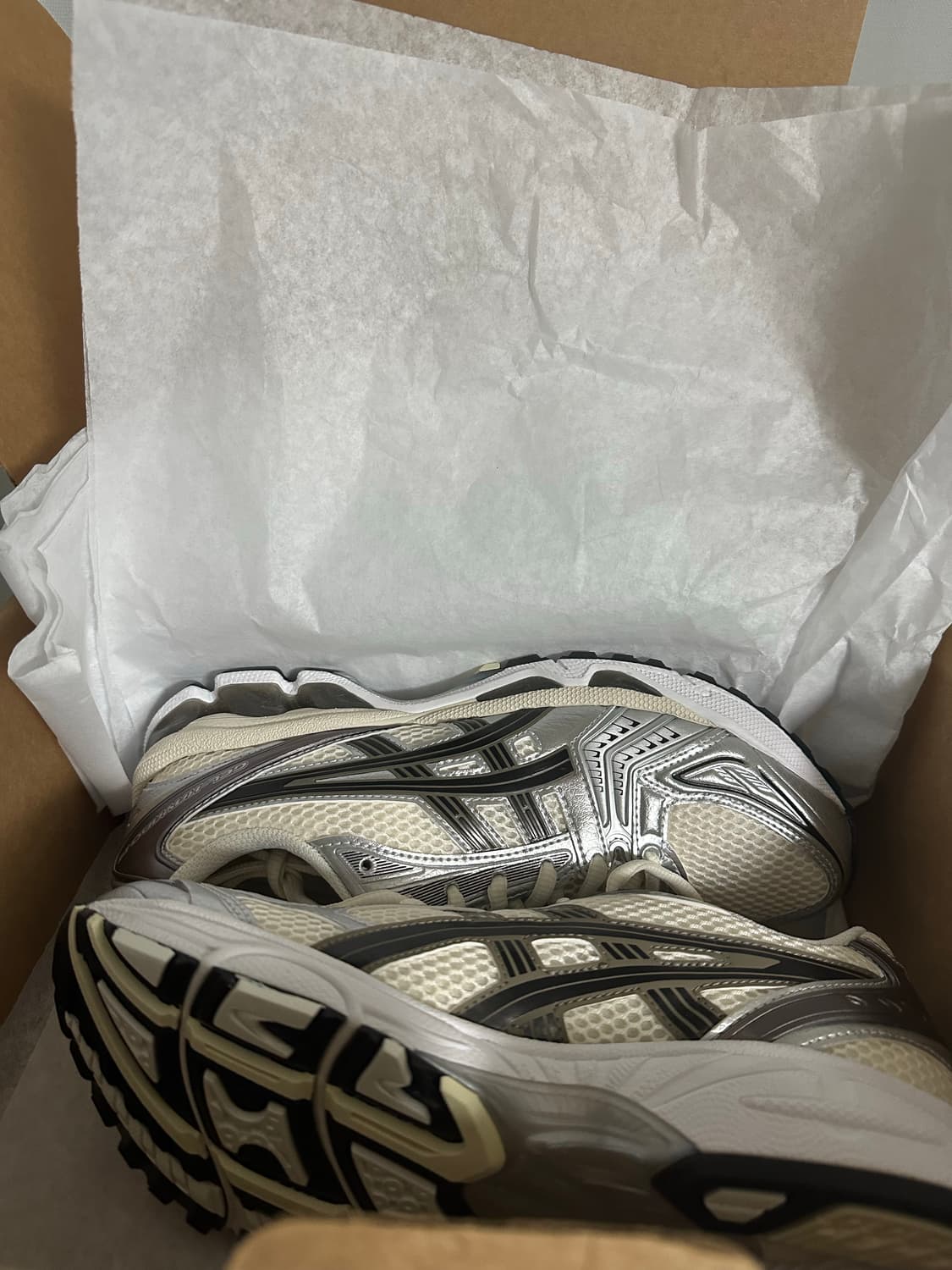 아식스 젤 카야노 14 크림 블랙 250 사이즈 판매합니다. 상품이미지9