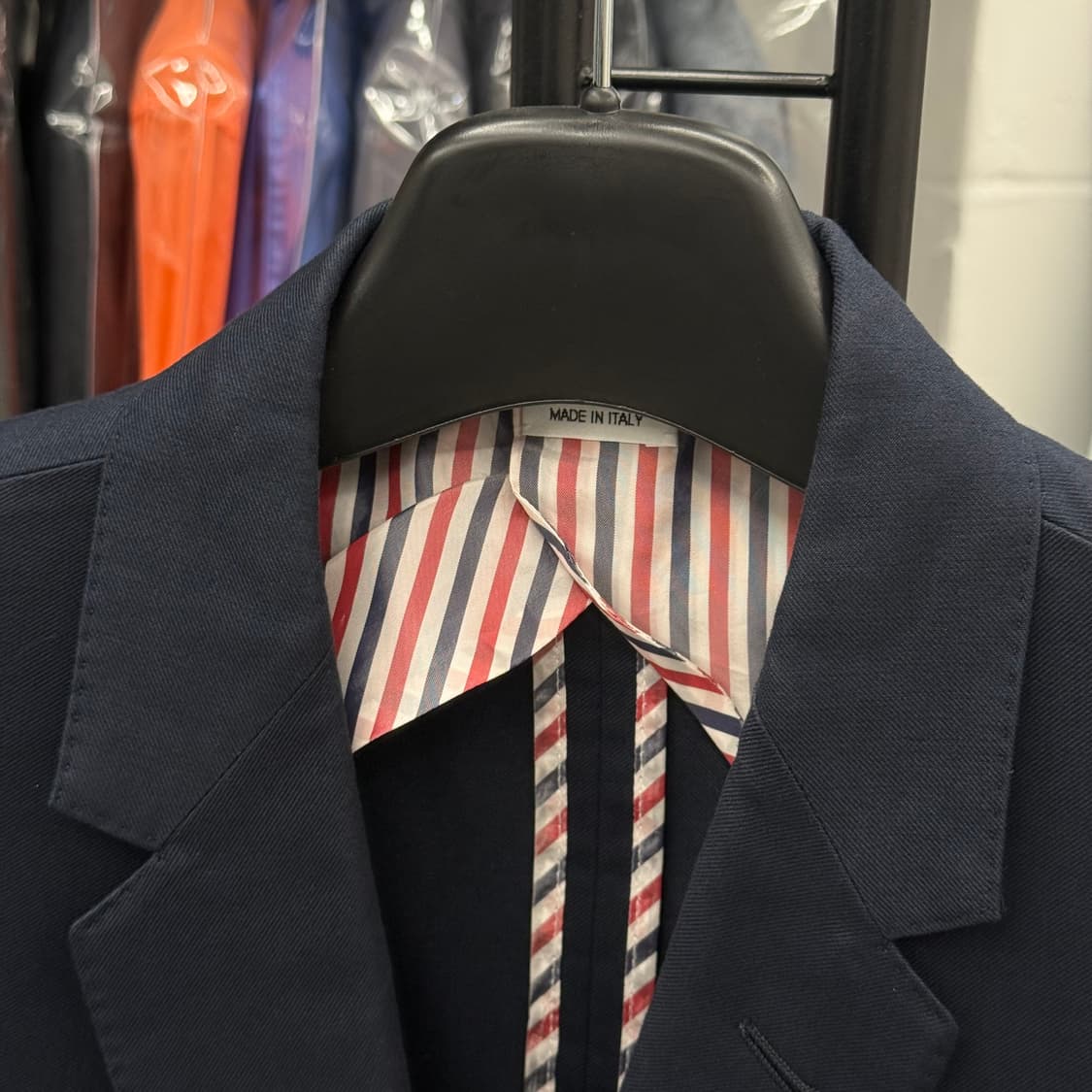 [3] 톰브라운 사선완장 금장 클래식 블레이저 상품이미지5