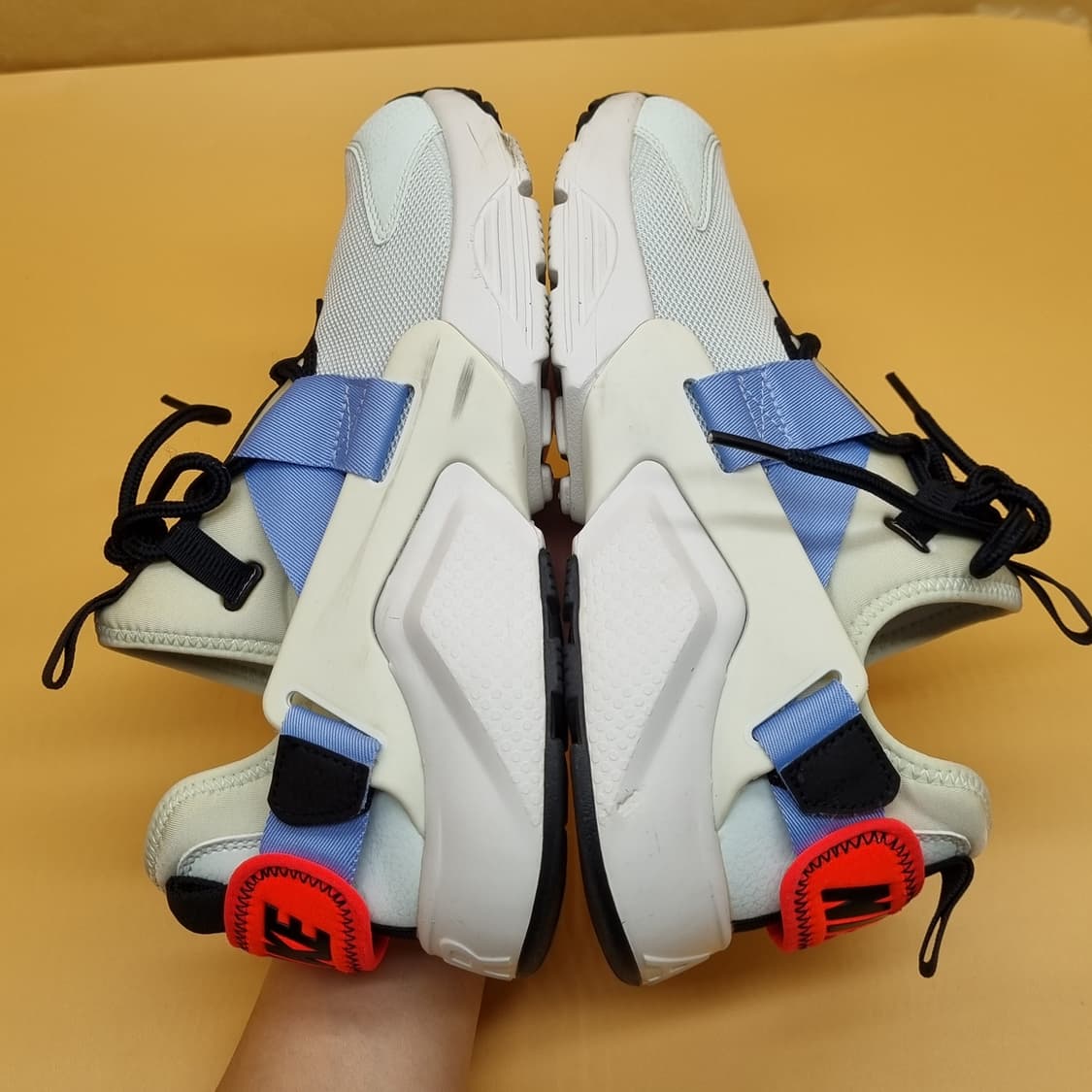 나이키 에어허라취 시티로우 여성운동화240  상품이미지5