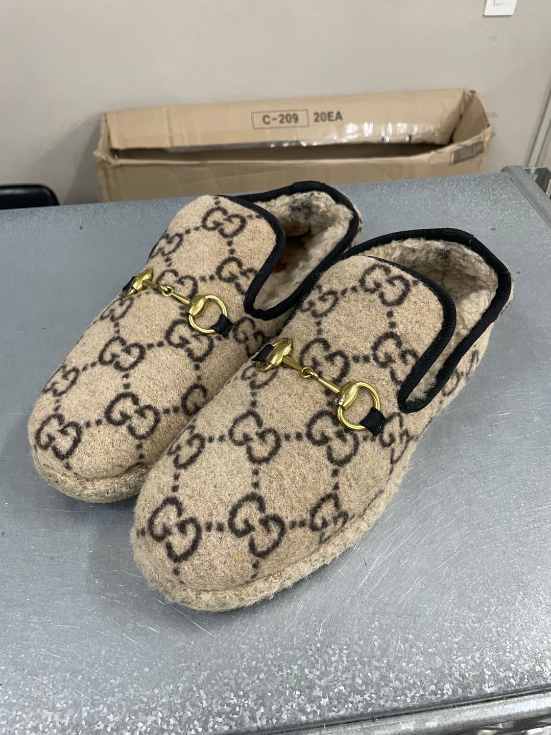 구찌 베이지색 GG 울 홀스빗 로퍼 EU39 상품이미지2