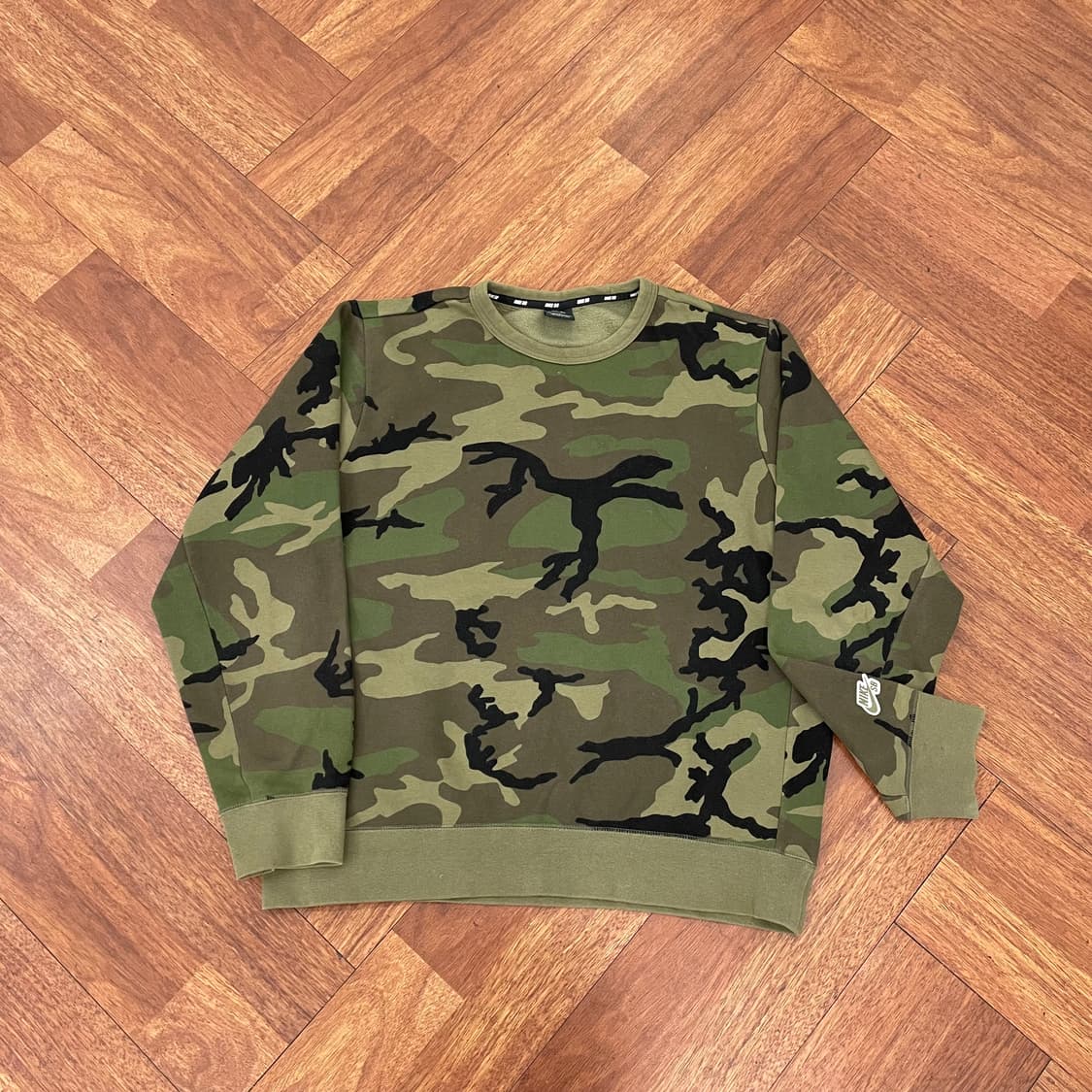 나이키 SB 카모 맨투맨 상품이미지1