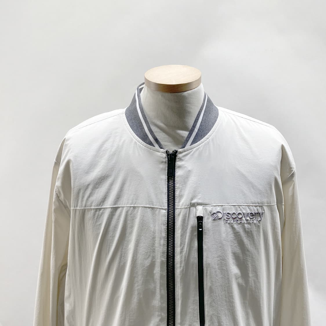 디스커버리 남성경량바람막이  상품이미지2