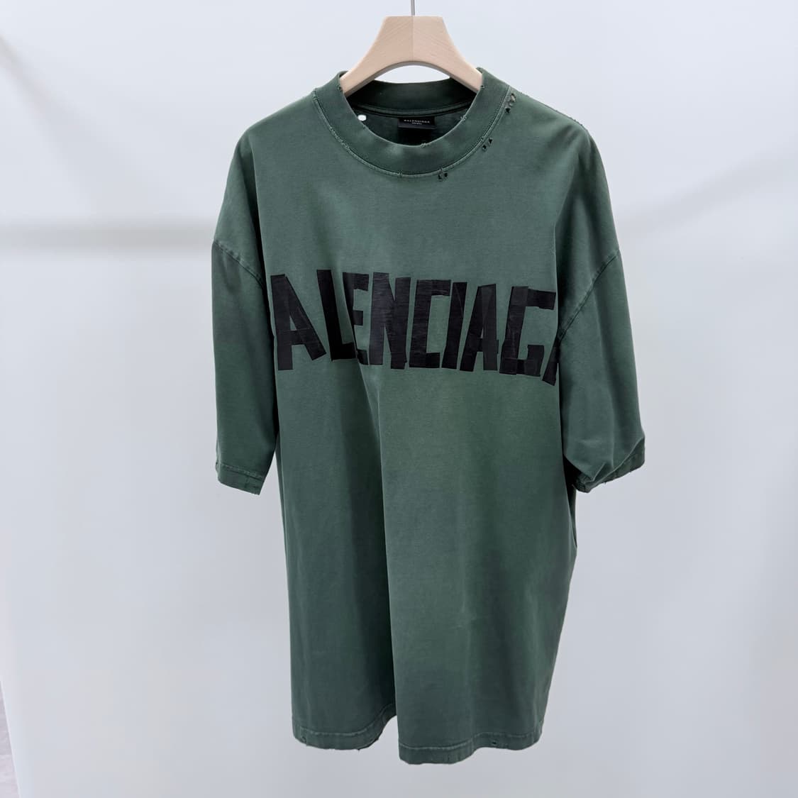 [S+급/오버핏M] 발렌시아가 뉴 테이프 반팔 티셔츠 다크 그린 상품이미지1