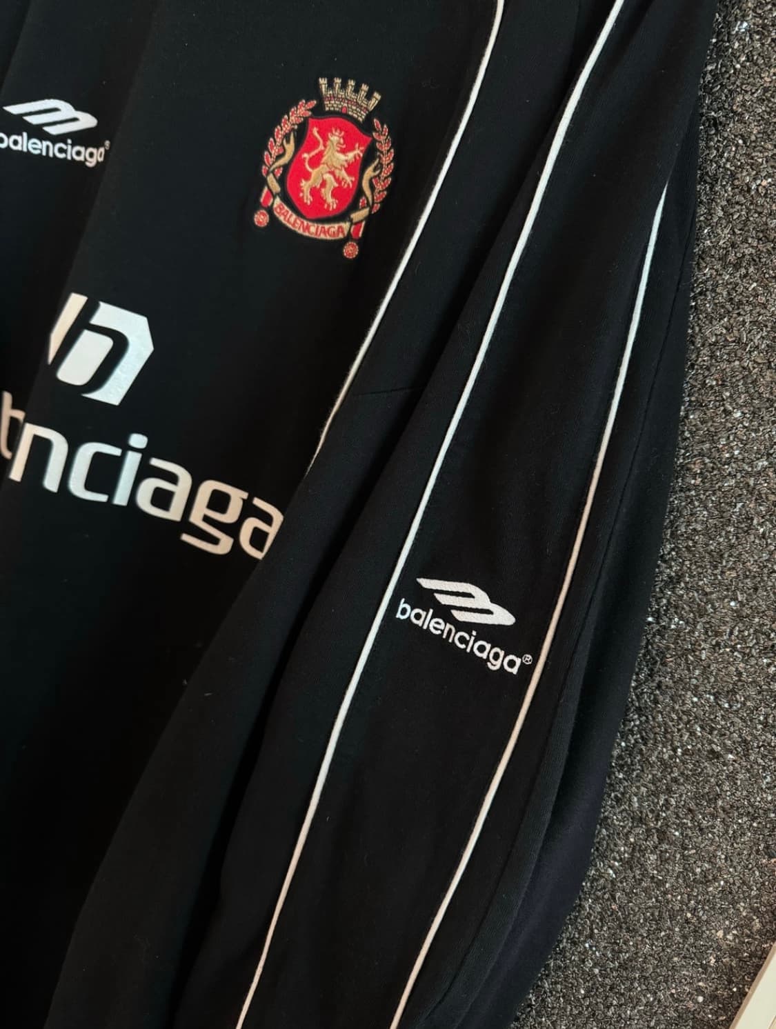 발렌시아가 사커 롱 슬리브 오버사이즈 긴팔 티셔츠 상품이미지5