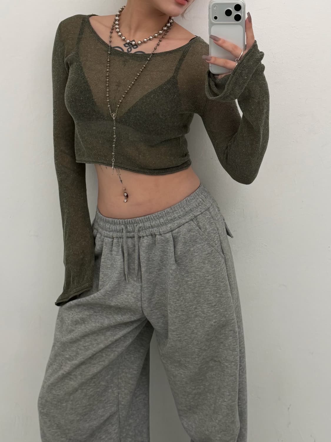 카키 시스루 크롭 긴팔티  상품이미지2