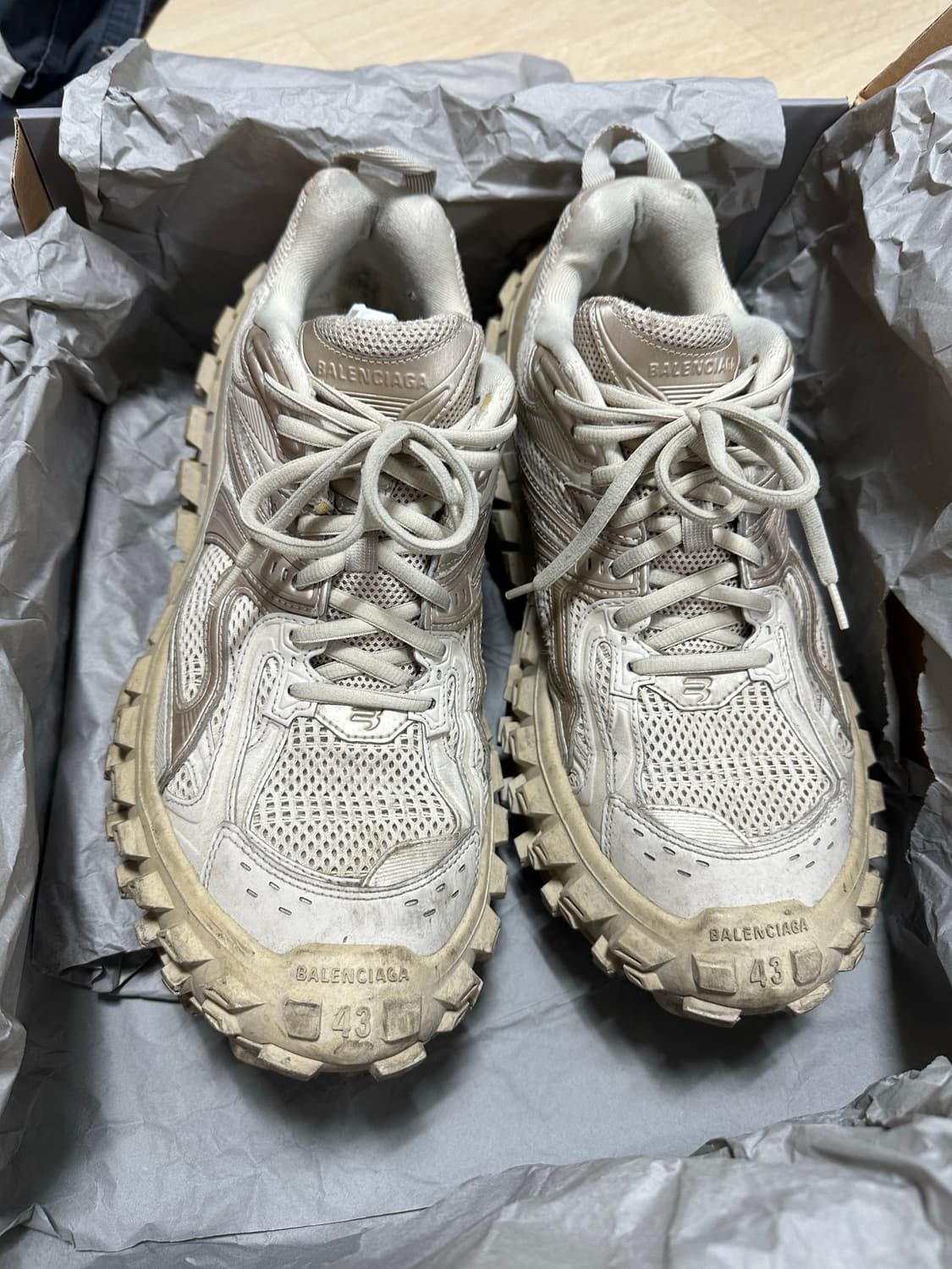 [43] 발렌시아가 디펜더 상품이미지3