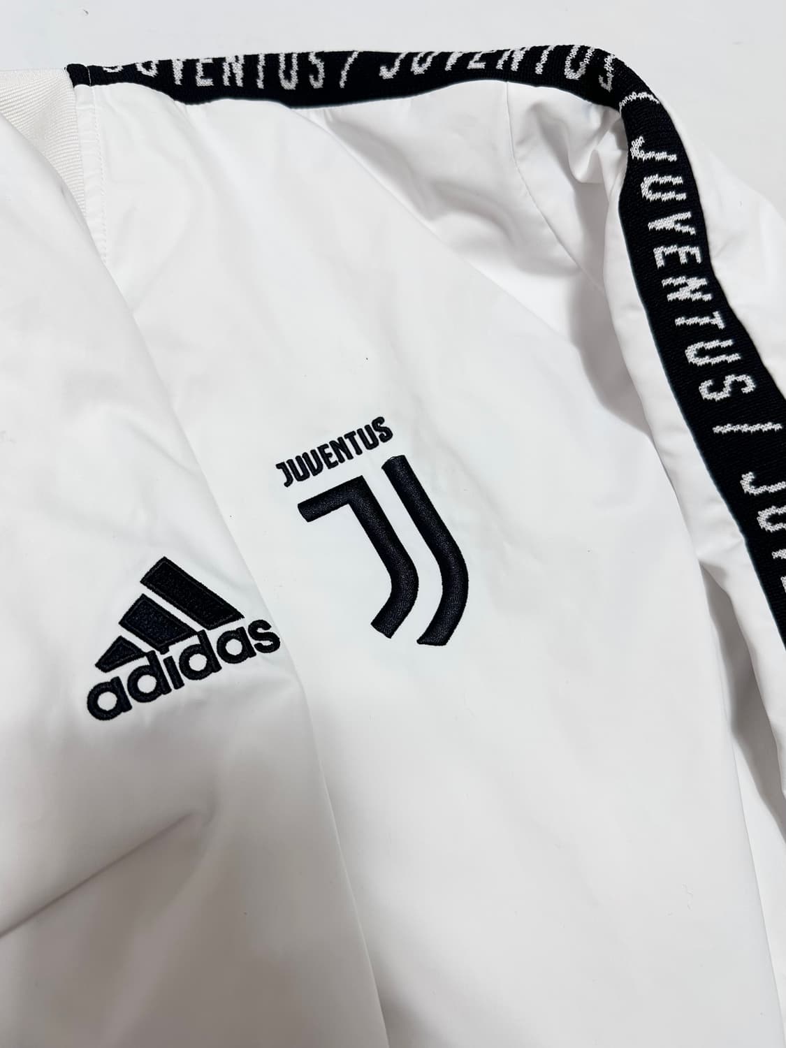 아디다스 유벤투스 화이트 바람막이 상품이미지4