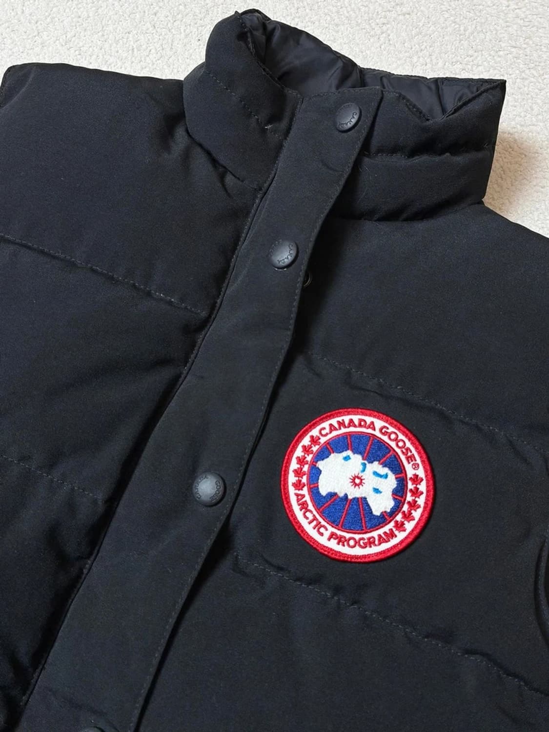 캐나다구스 14FW 경량 로고 와펜 패딩 조끼 PN7733 상품이미지6