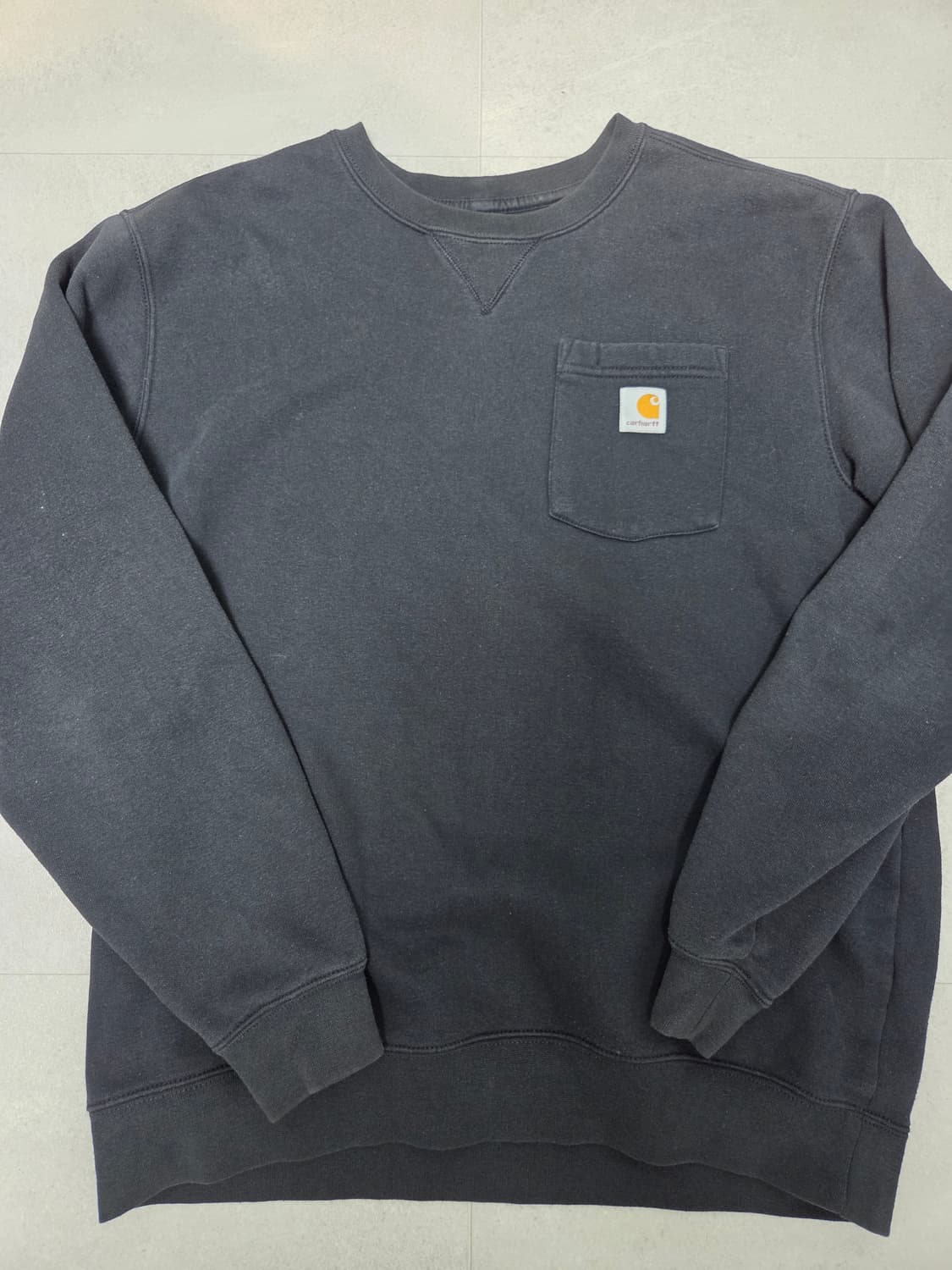 칼하트 포켓 맨투맨 블랙 상품이미지1