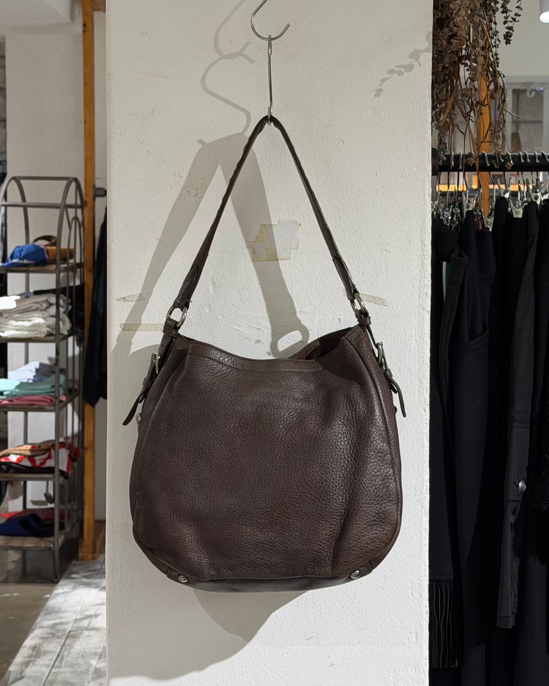 프라다 브라운 브루시아토 체르보 레더 호보백 상품이미지4