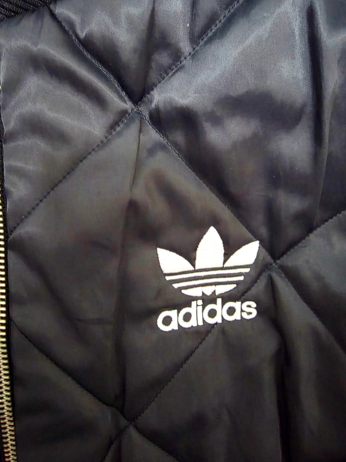 [아디다스] 올블랙 트레포일 삼선 다이아몬드 퀼팅 봄버 자켓 95 상품이미지3