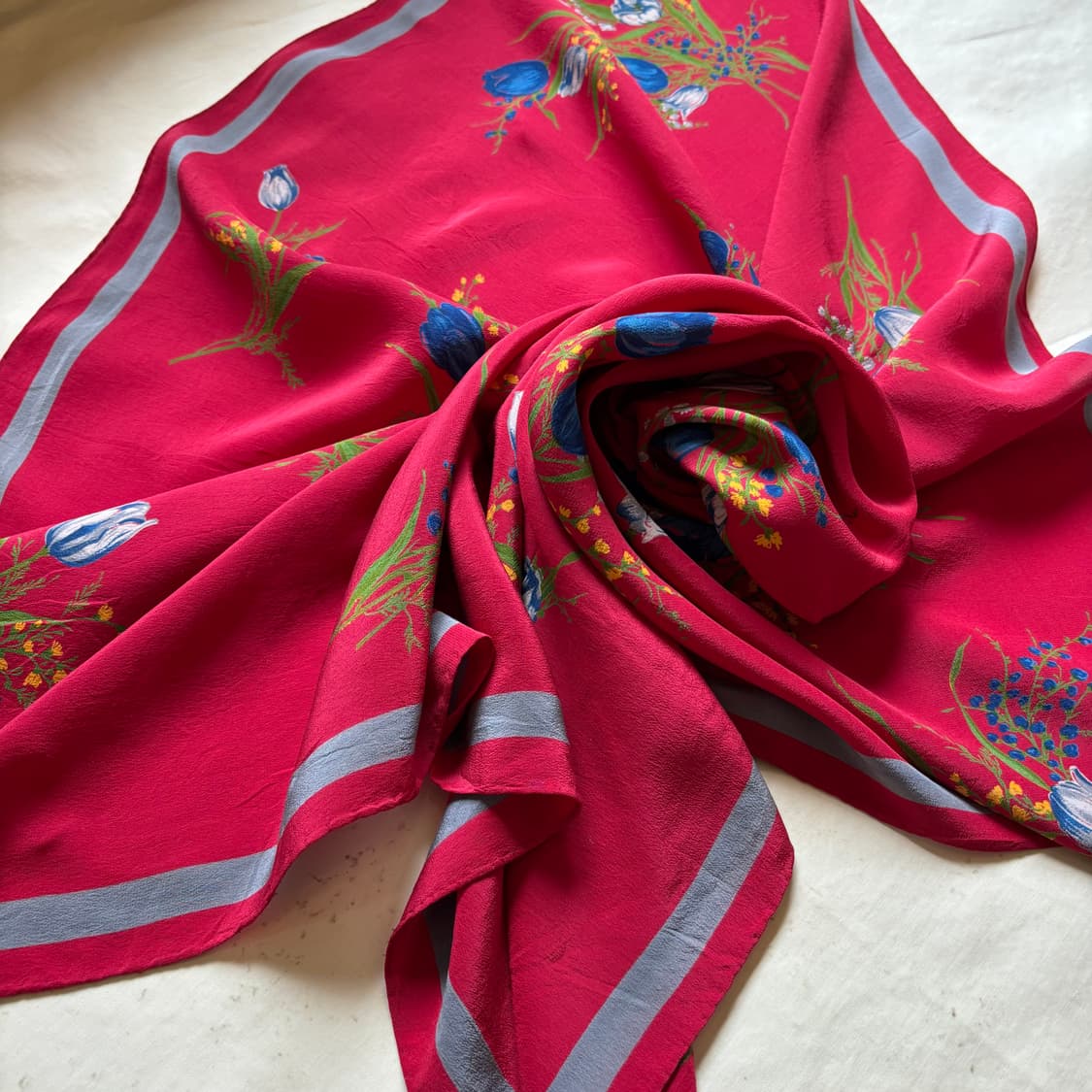 이탈리아 레드 플라워 패턴 클래식 실크 스카프 상품이미지9