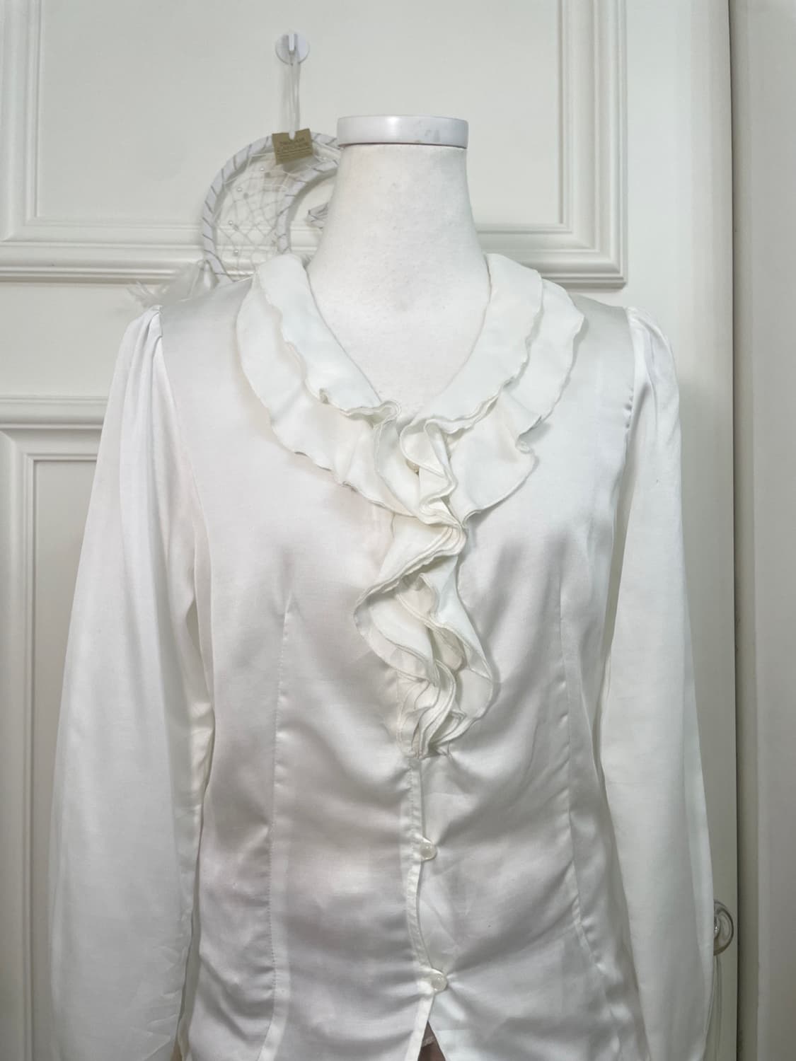 ivory satin ruffle blouse(size-2)  상품이미지5