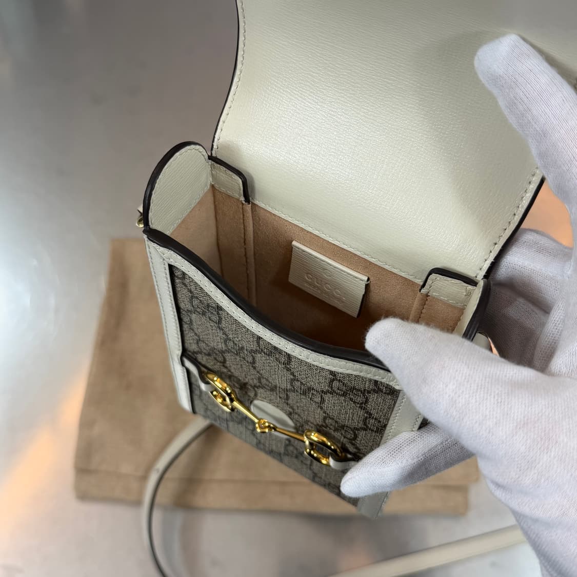 [리오브전포점] 구찌 GG 캔버스 홀스빗 폰 홀더 크로스백 상품이미지4