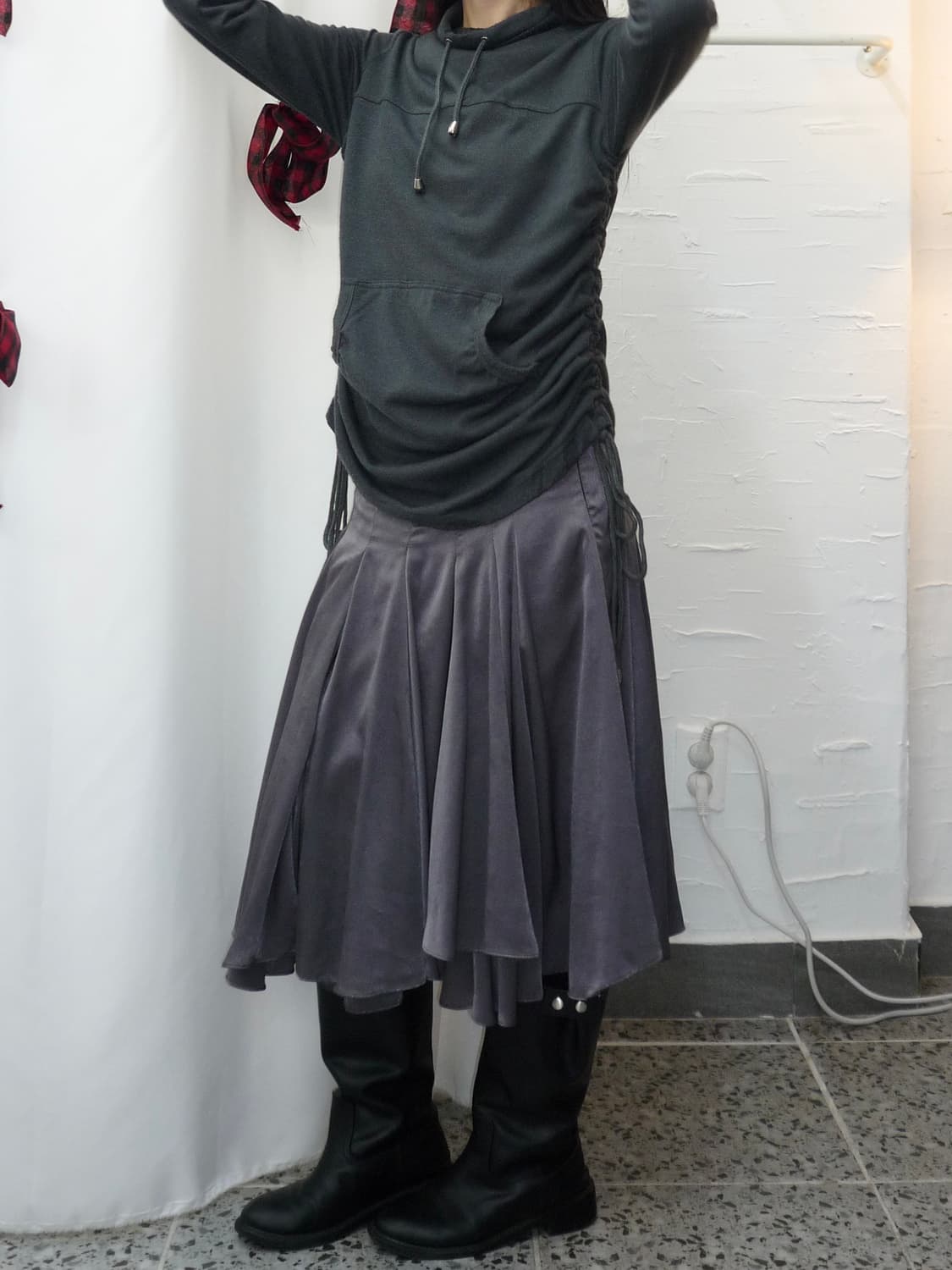 셔링 포인트 차콜 니트 상품이미지5