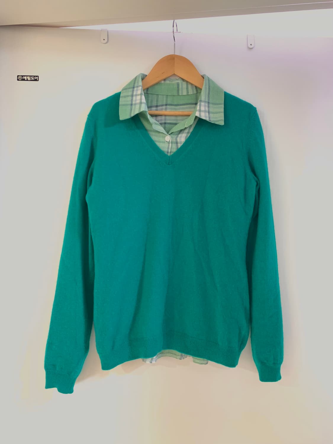 유니클로 캐시미어 브이넥 니트 상품이미지1