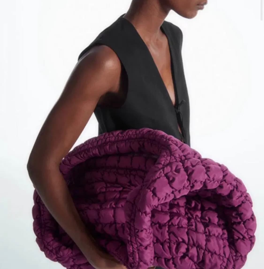 코스 오버사이즈 퀼티드백 버건디 새제품 상품이미지2