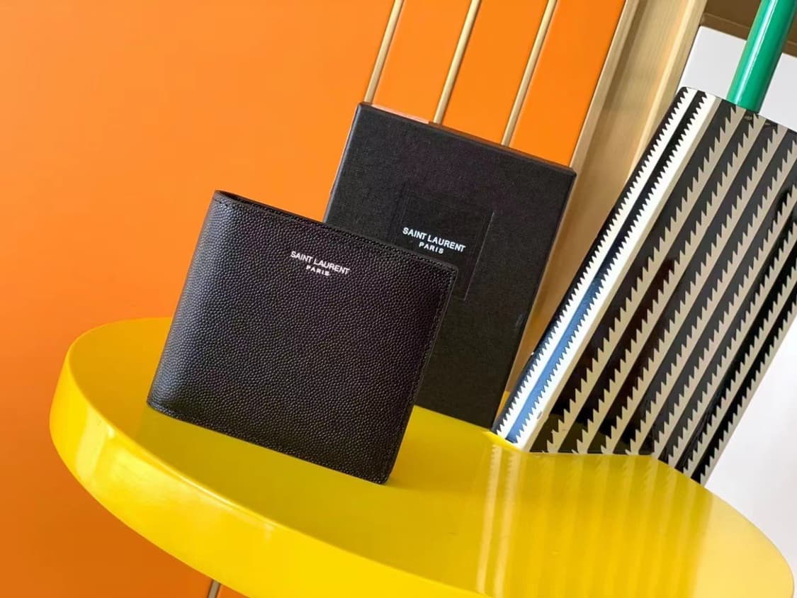 생로랑 파리 그랑 드 뿌드르 텍스쳐드 레더 이스트/웨스트 지갑 블랙 상품이미지1