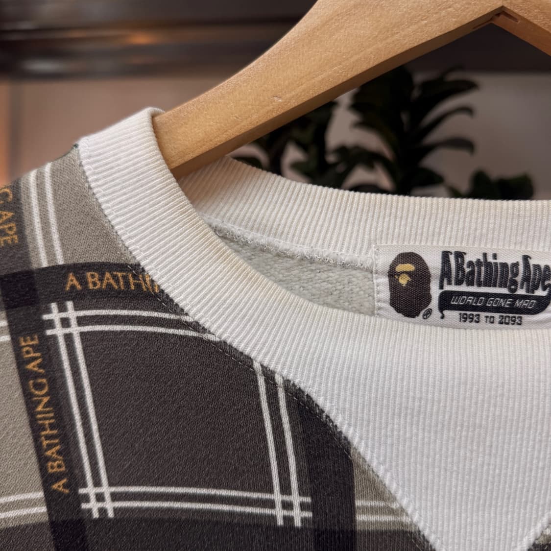 베이프 릴렉스핏 로고 체크 크루넥 릴렉스 핏 L L~XL 추천 상품이미지3